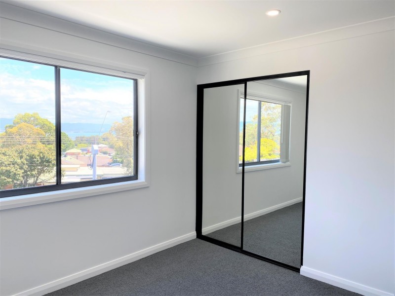 1/126 Lake Entrance Rd, Oak Flats NSW 2529