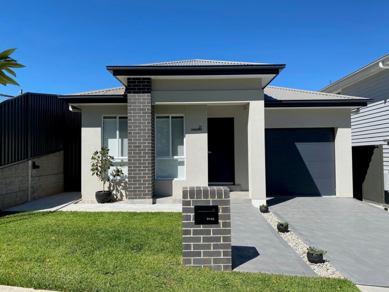 37 Lomandra Crescent, Calderwood NSW 2527