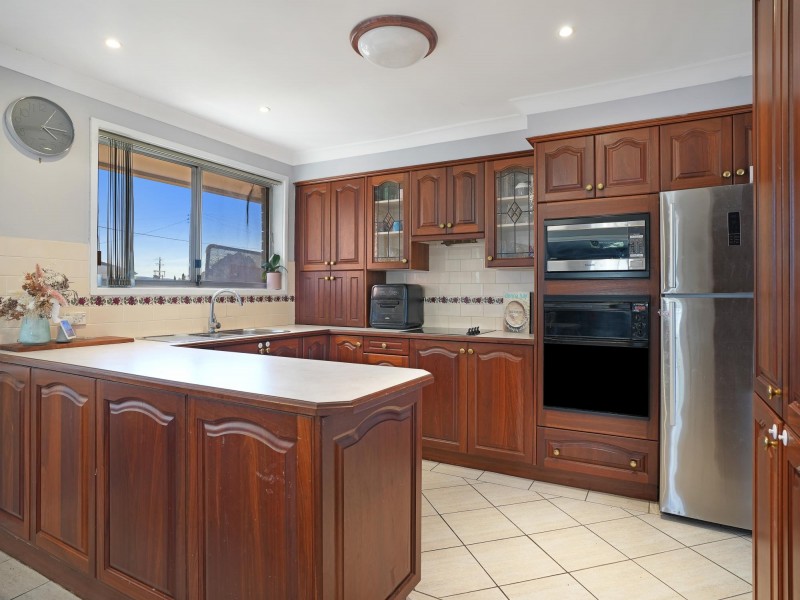 55 Cassia St, Barrack Heights NSW 2528