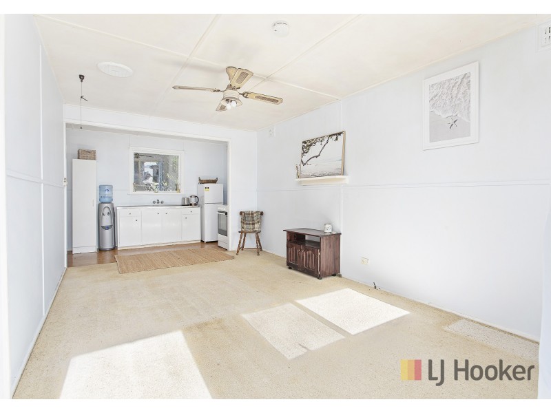 64 The Boulevarde, Oak Flats NSW 2529