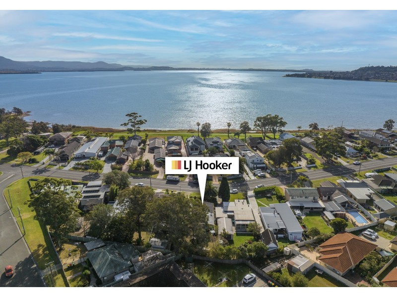 64 The Boulevarde, Oak Flats NSW 2529