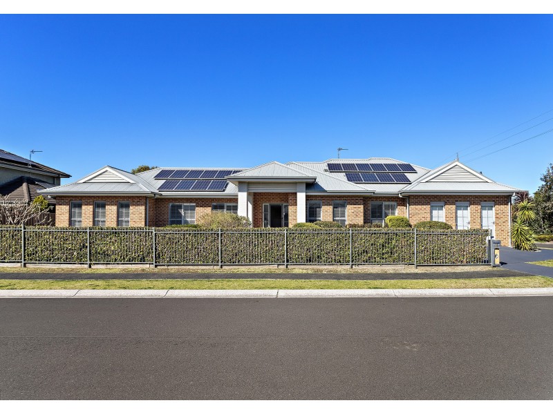 3 Riverside Crescent, Haywards Bay NSW 2530