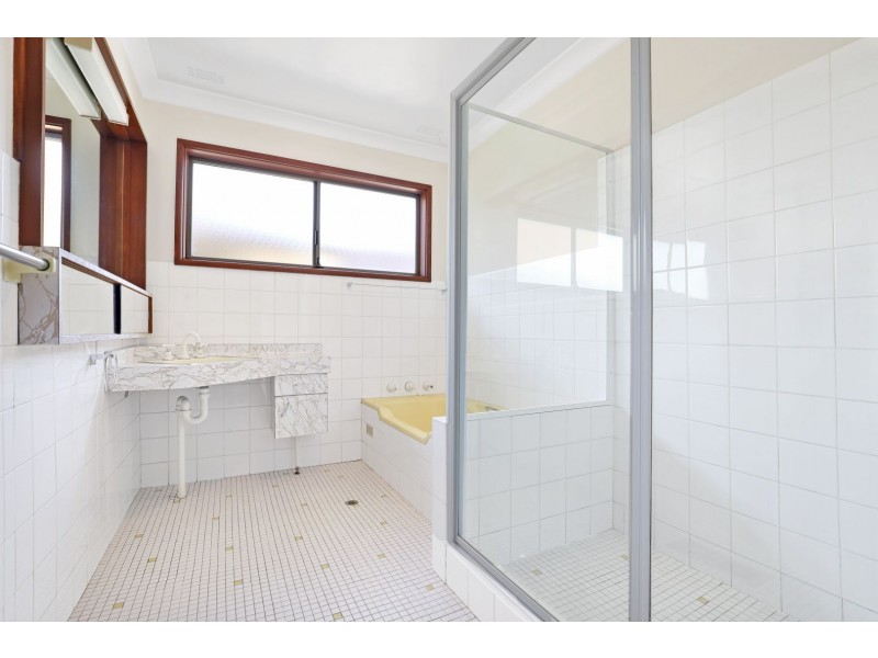138 Lake Entrance Rd, Oak Flats NSW 2529