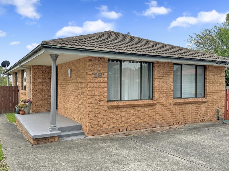 1/29 Girraween Ave, Lake Illawarra NSW 2528