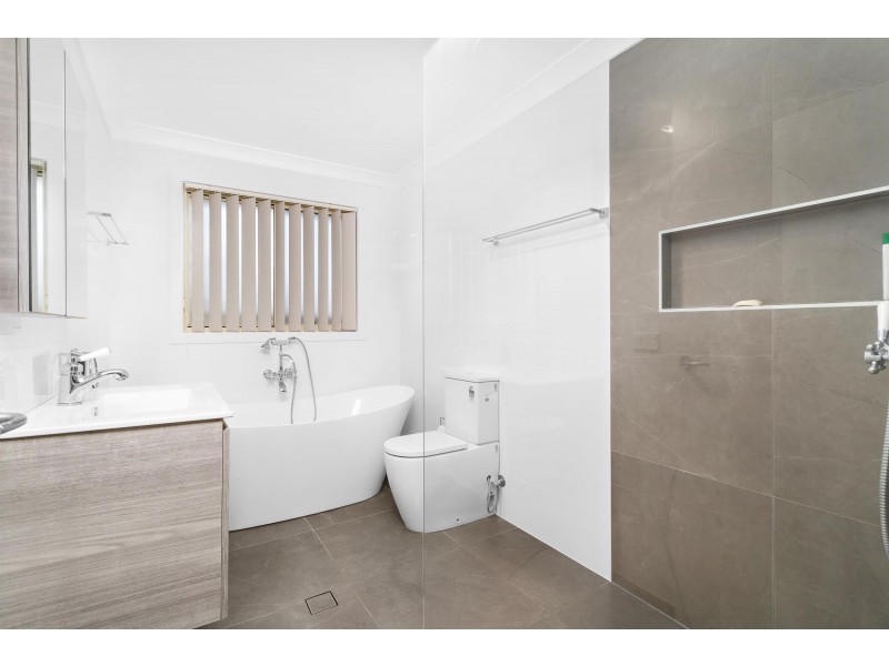 3b Lyne Street, Oak Flats NSW 2529