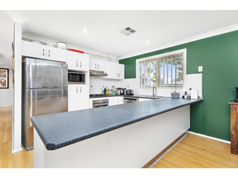 3b Lyne Street, Oak Flats NSW 2529