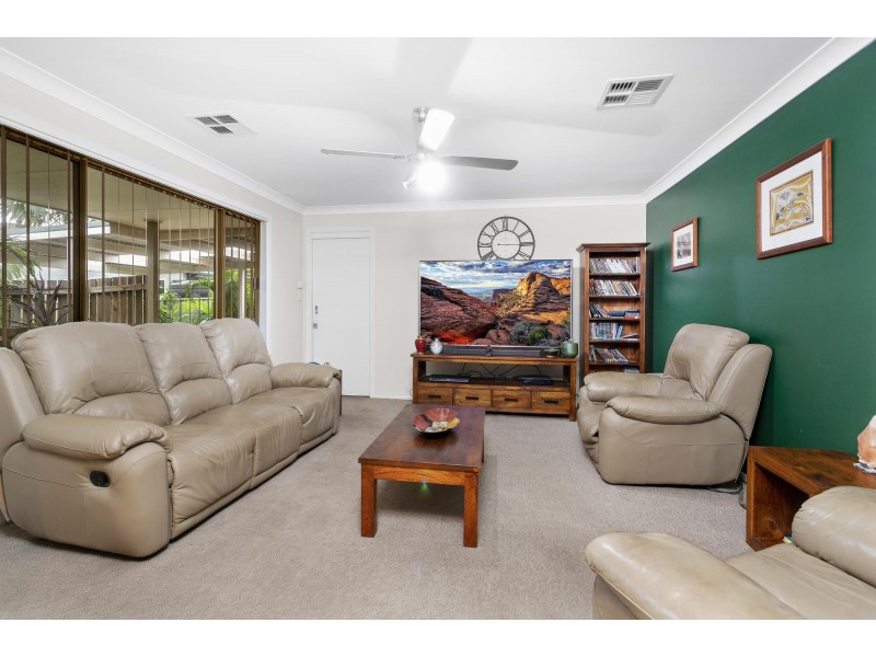 3b Lyne Street, Oak Flats NSW 2529