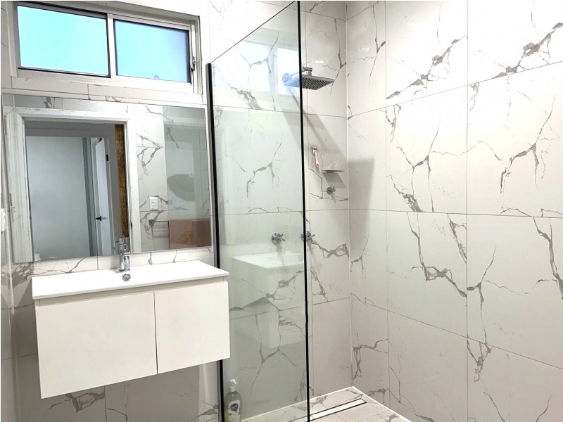 5 Peterborough Ave, Lake Illawarra NSW 2528