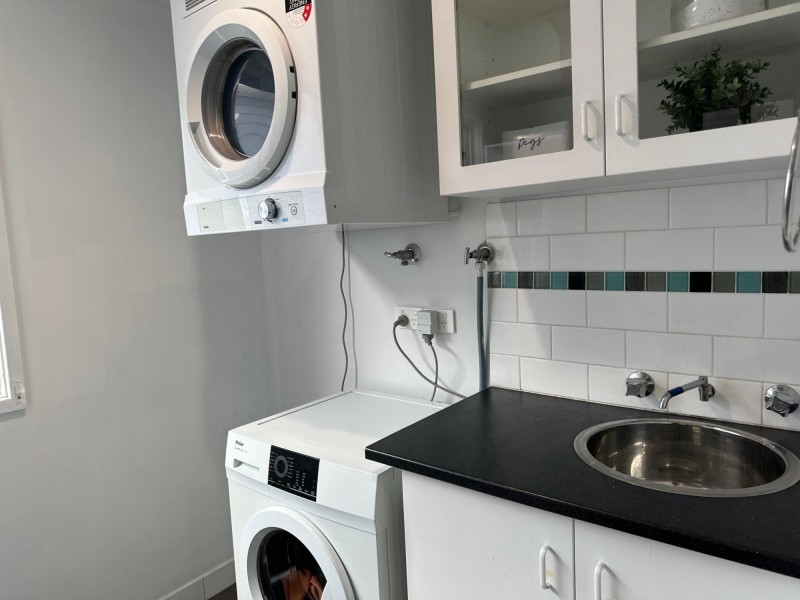 5 Peterborough Ave, Lake Illawarra NSW 2528