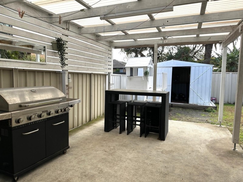 5 Peterborough Ave, Lake Illawarra NSW 2528