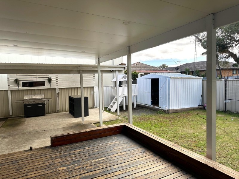 5 Peterborough Ave, Lake Illawarra NSW 2528