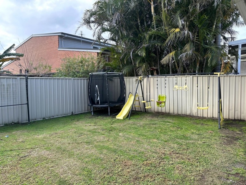 5 Peterborough Ave, Lake Illawarra NSW 2528