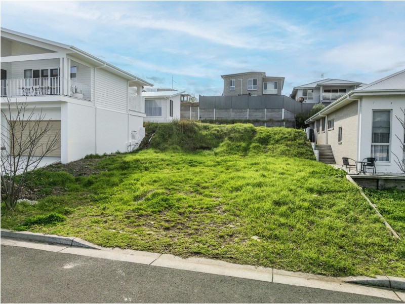 15 Mcnevin Close, Calderwood NSW 2527