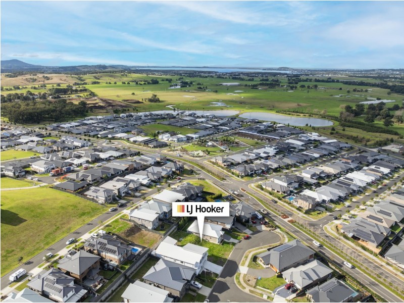 15 Mcnevin Close, Calderwood NSW 2527
