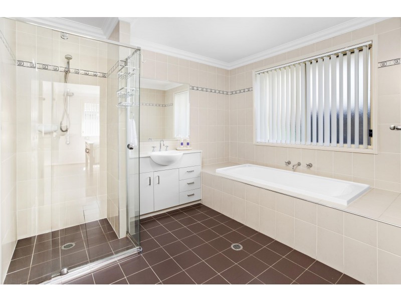 8 Sandy Bay Avenue, Haywards Bay NSW 2530