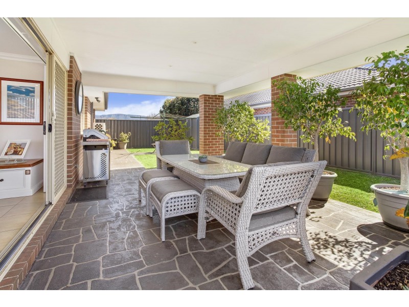 8 Sandy Bay Avenue, Haywards Bay NSW 2530