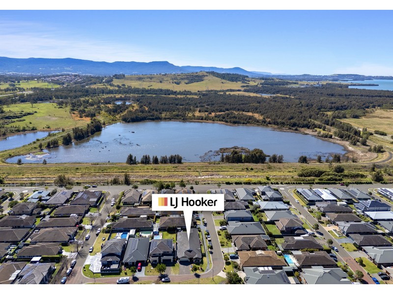 8 Sandy Bay Avenue, Haywards Bay NSW 2530