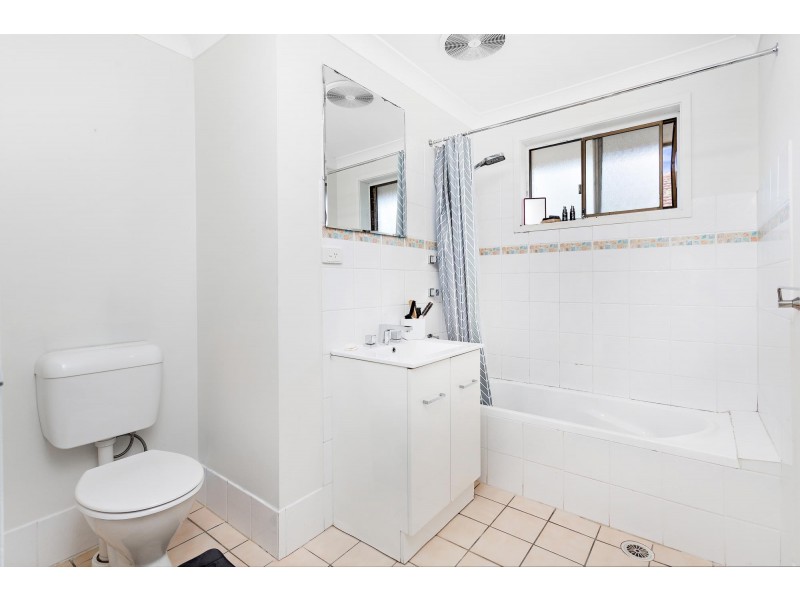 1/29 Girraween Avenue, Lake Illawarra NSW 2528