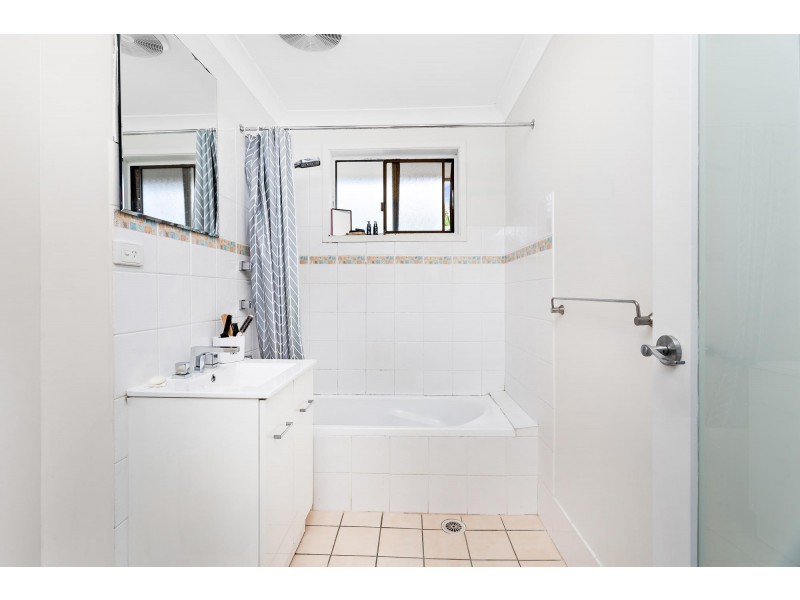 1/29 Girraween Avenue, Lake Illawarra NSW 2528
