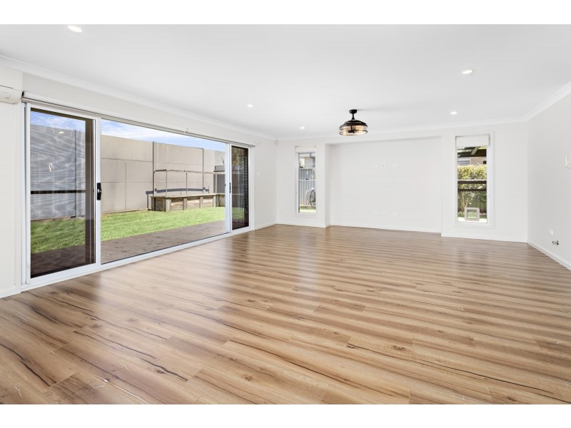 15 Tallawarra Crescent, Haywards Bay NSW 2530