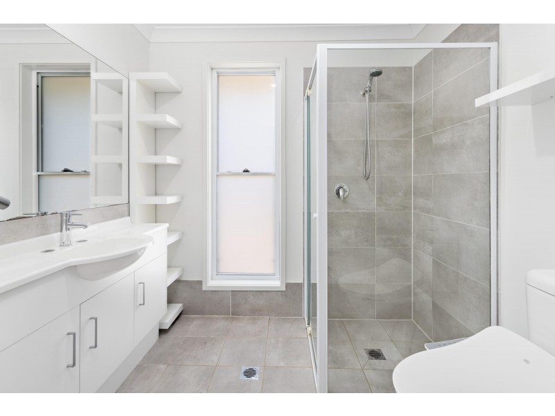 15 Tallawarra Crescent, Haywards Bay NSW 2530