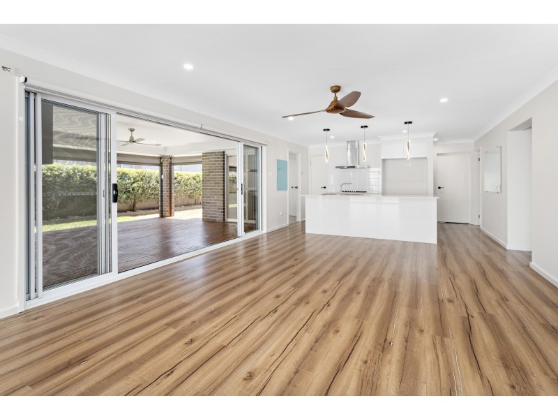 15 Tallawarra Crescent, Haywards Bay NSW 2530