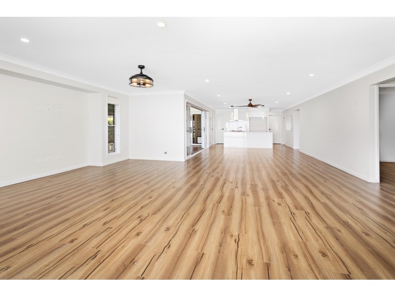 15 Tallawarra Crescent, Haywards Bay NSW 2530