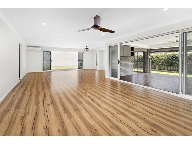 15 Tallawarra Crescent, Haywards Bay NSW 2530