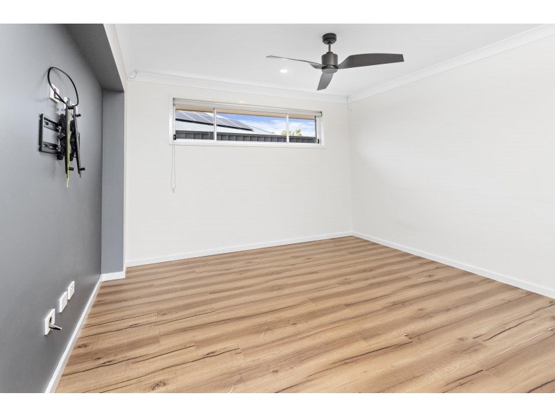 15 Tallawarra Crescent, Haywards Bay NSW 2530