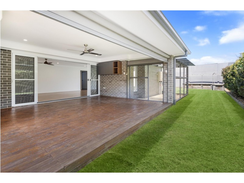 15 Tallawarra Crescent, Haywards Bay NSW 2530