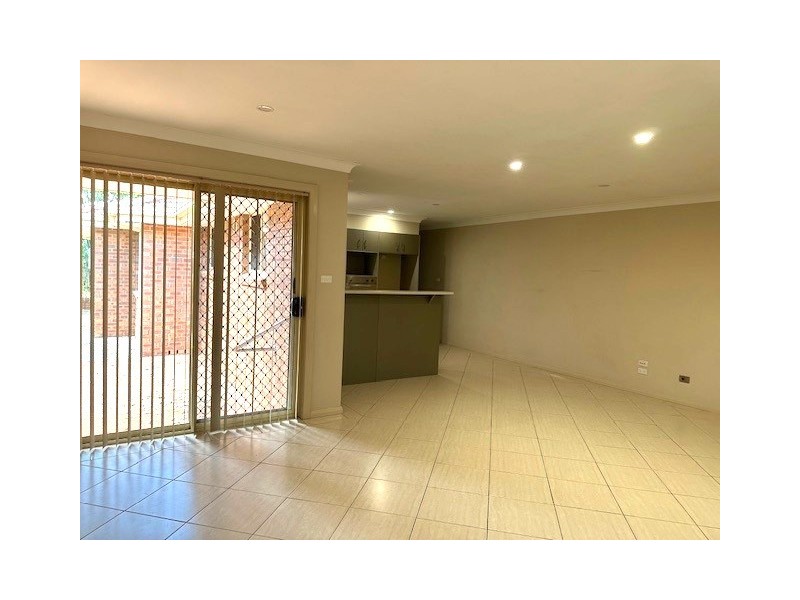 1/6 Serrata Pl, Cordeaux Heights NSW 2526