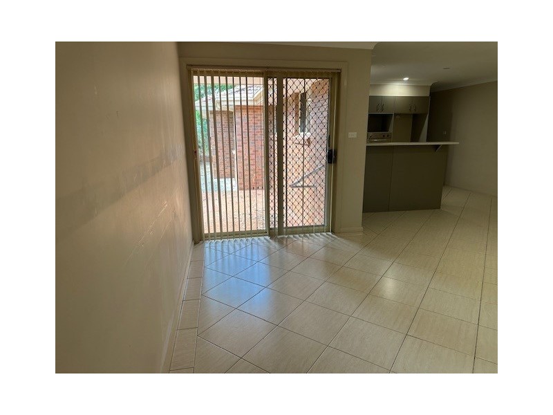 1/6 Serrata Pl, Cordeaux Heights NSW 2526