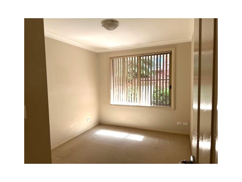 1/6 Serrata Pl, Cordeaux Heights NSW 2526
