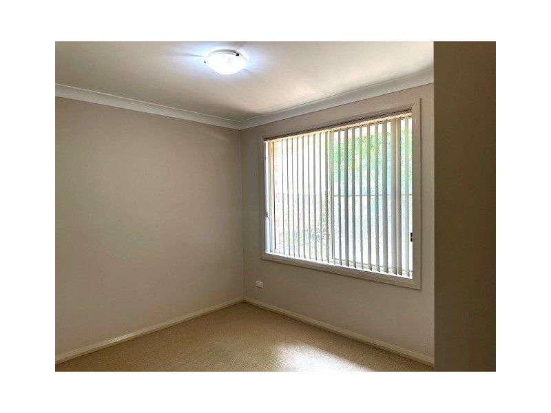 1/6 Serrata Pl, Cordeaux Heights NSW 2526