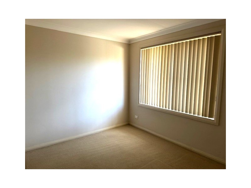 1/6 Serrata Pl, Cordeaux Heights NSW 2526