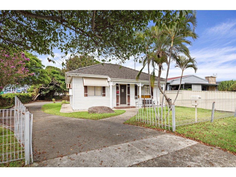 8 Woodford Avenue, Warilla NSW 2528