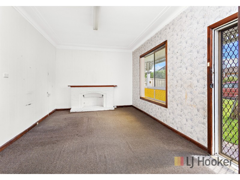 8 Woodford Avenue, Warilla NSW 2528