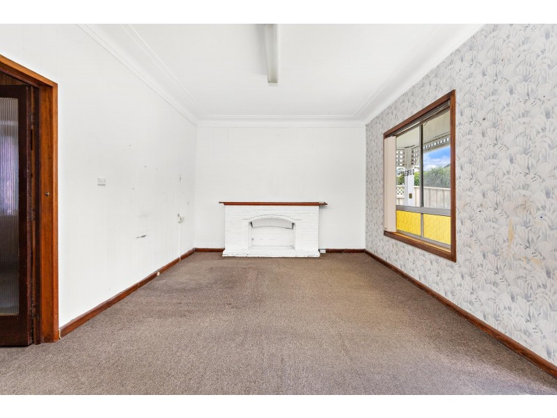 8 Woodford Avenue, Warilla NSW 2528