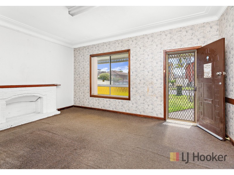 8 Woodford Avenue, Warilla NSW 2528
