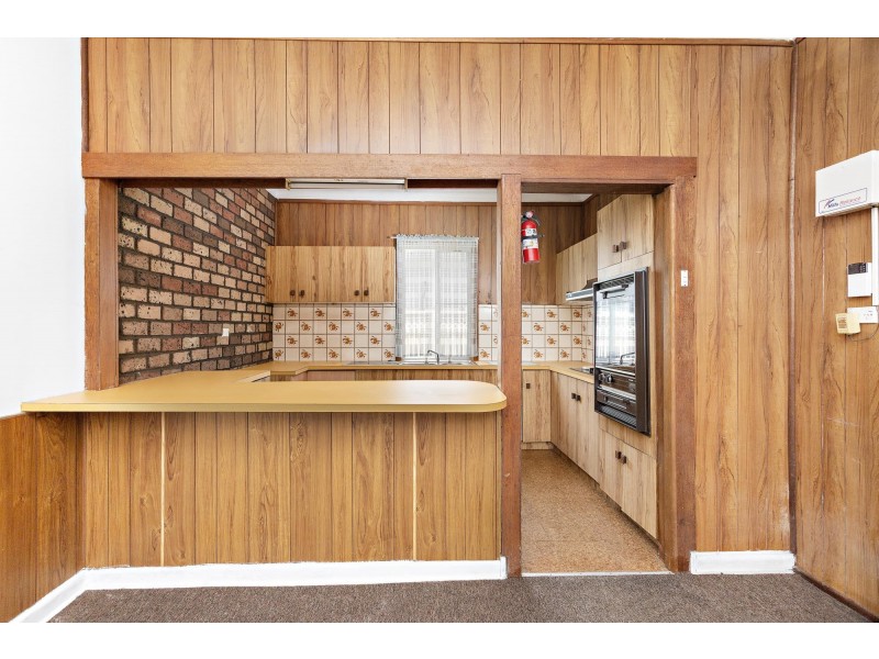 8 Woodford Avenue, Warilla NSW 2528