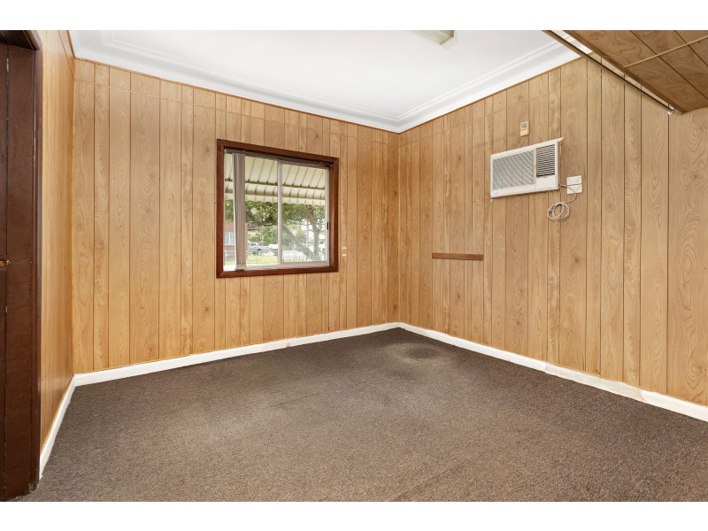 8 Woodford Avenue, Warilla NSW 2528