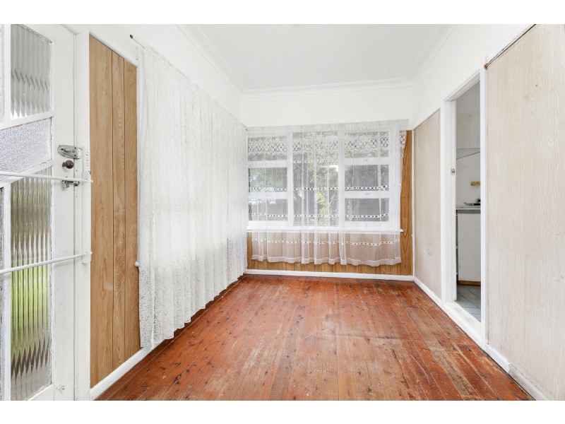 8 Woodford Avenue, Warilla NSW 2528