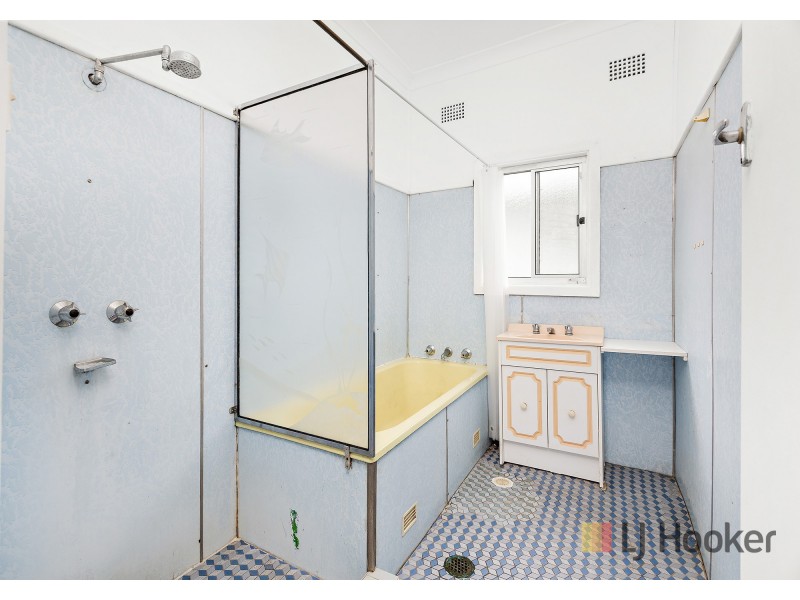 8 Woodford Avenue, Warilla NSW 2528