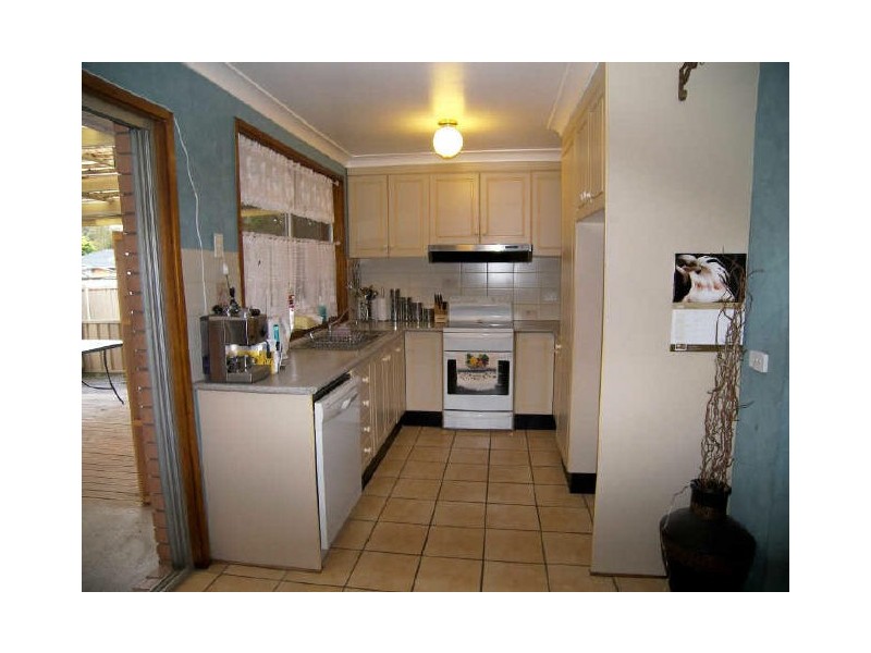 41 Poplar Avenue, Albion Park Rail NSW 2527