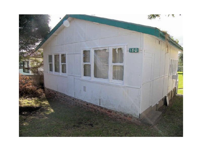 180 Pur Pur Ave, Lake Illawarra NSW 2528