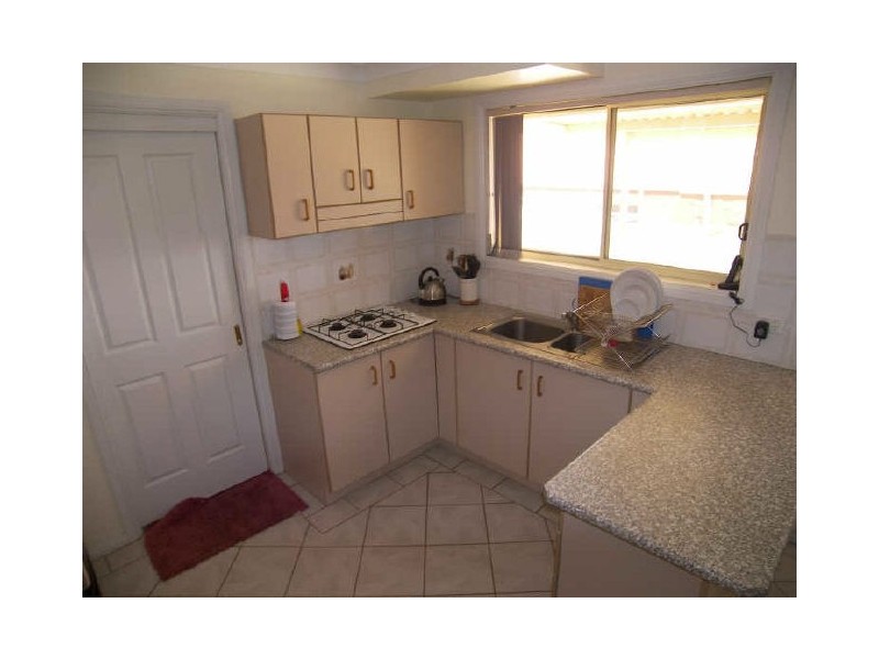 2/2 Cathie Close, Flinders NSW 2529