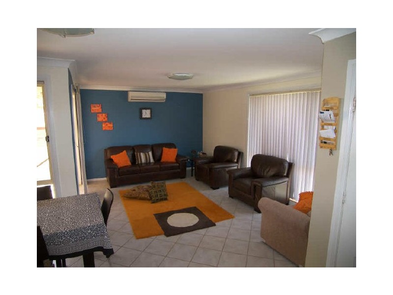 2/2 Cathie Close, Flinders NSW 2529