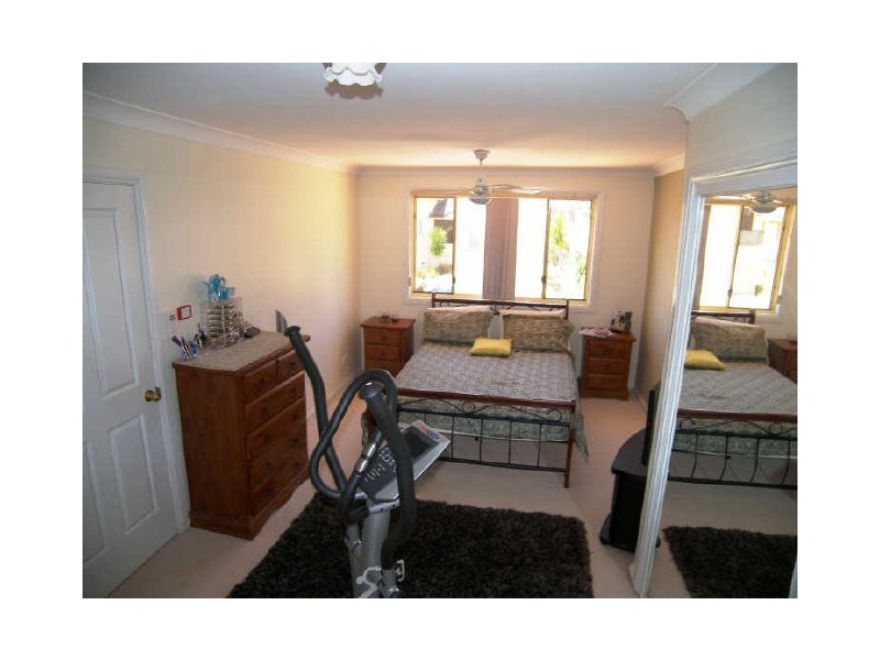 2/2 Cathie Close, Flinders NSW 2529