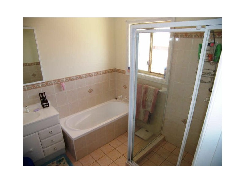 2/2 Cathie Close, Flinders NSW 2529