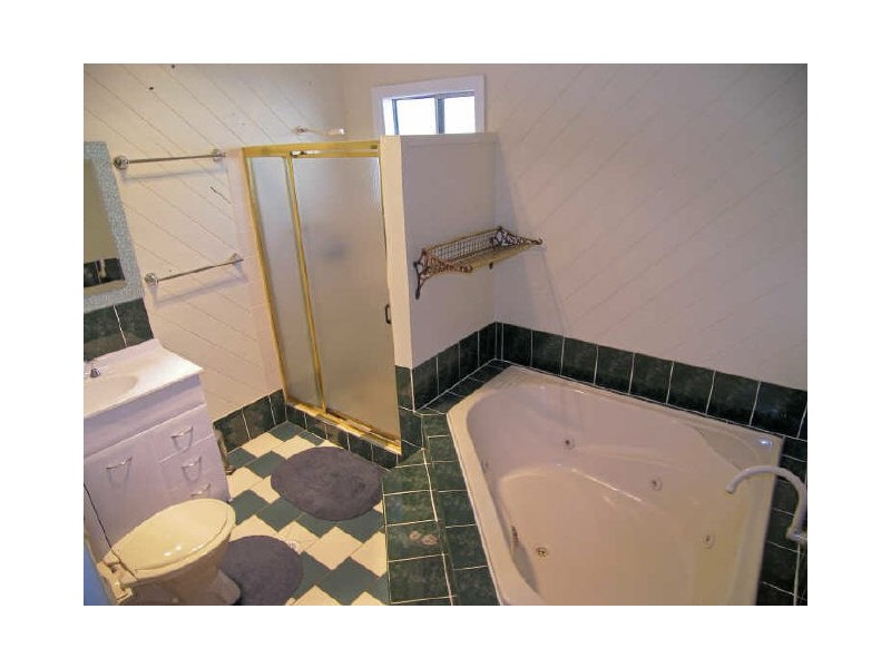 103 Deakin Street, Oak Flats NSW 2529